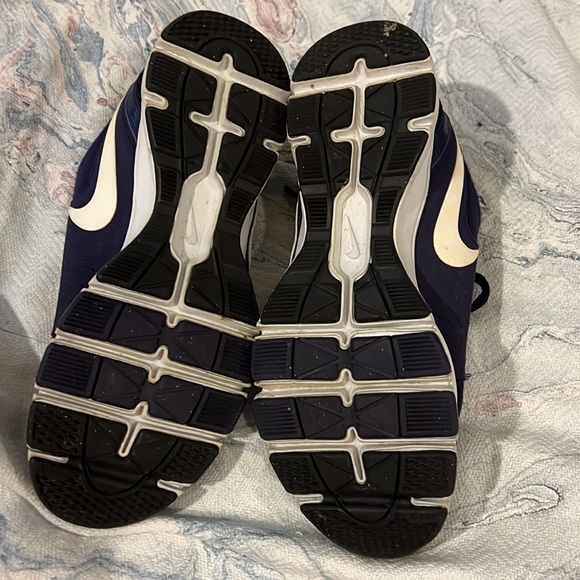 Nike purple size 7.5 with memory foam insoles. VERY Gently worn - Picture 3 of 5